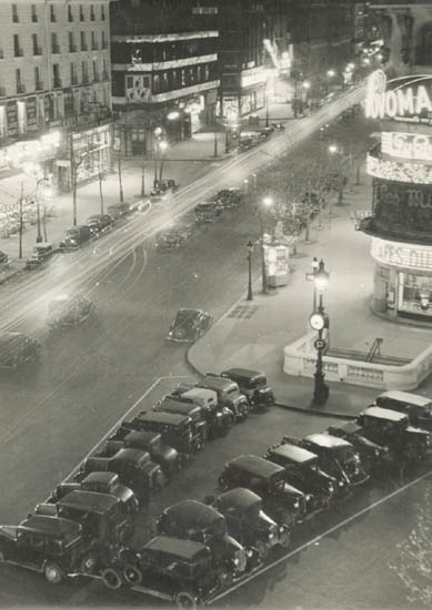 Geza Vandor - Paris Street at Night