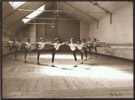 Kim Camba - Young Danseurs in Arabesque Position