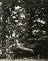 Jacques-Henri Lartigue - Huguette Sabouret au Ch�teau des Essarts, Veyvialle, France