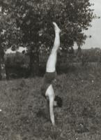 Jacques-Henri Lartigue - Huguette Sabouret au Ch�teau des Essarts, Veyvialle, France