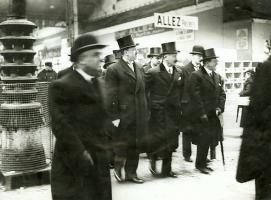 Geza Vandor - Men in Top Hats and Bowlers