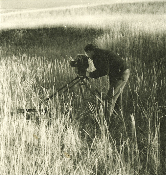 Ralph Steiner - Paul Strand Photographing 'The Wave'