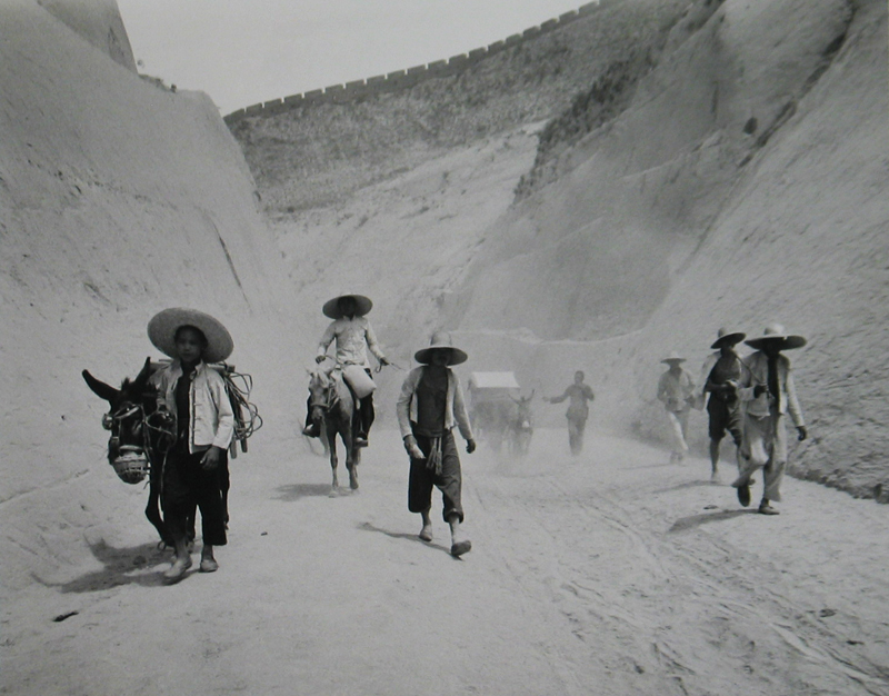 Carl Mydans - Highway, Yellow River Fort, China