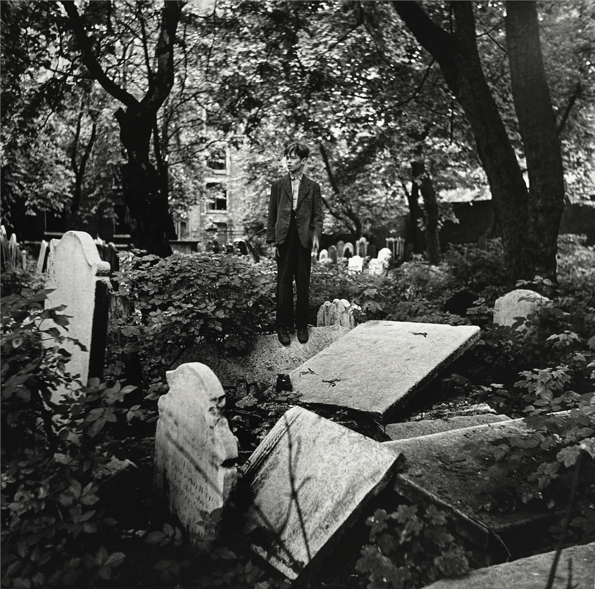 Izis (Israel Bidermanas) - Cemetery of Saint John, London Izis (Israel Bidermanas) - Cemetery of Saint John, London