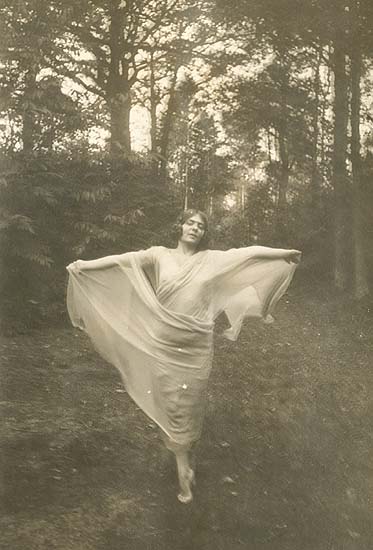 Dancer Jeanne Ronsay at St. Cloud, France (4 Images)