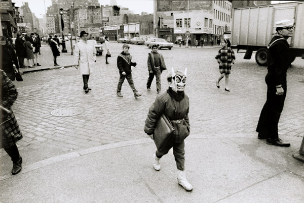 Gianni Berengo Gardin - Boy with Mask, New York City, NY
