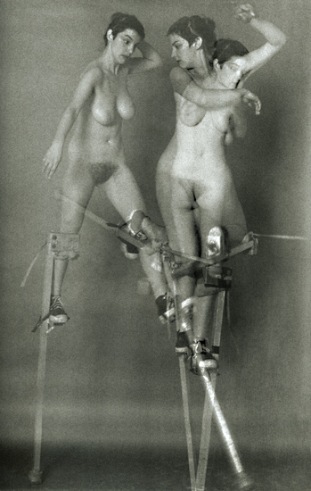 Doloreze Echassses (Female Nude on Stilts)