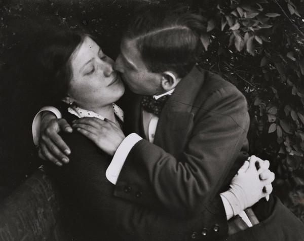 André Kertész: Lovers or Kiss, Budapest, 1915/1963 (Copyright and courtesy of the Estate of André Kertész)