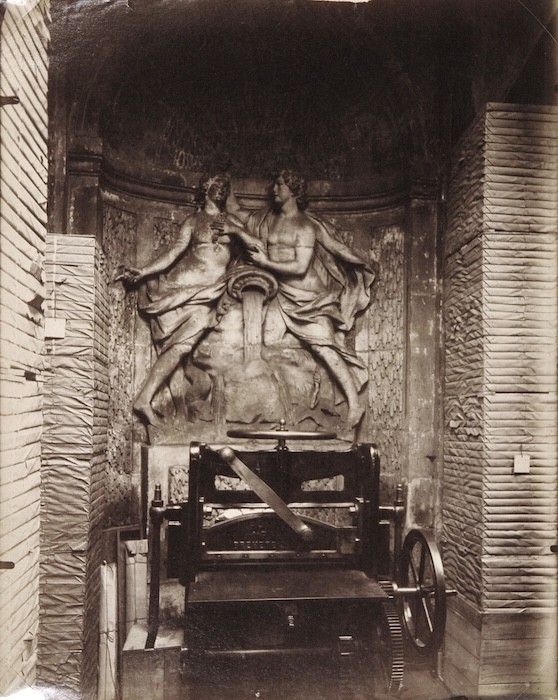 Eugène Atget, Hôtel de la Villeflex, 71 rue des Archives, 1907, Albumen Print.